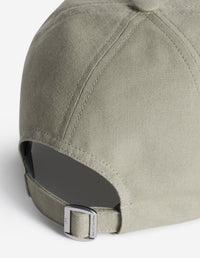 Cap with embroidered badge - Pebble