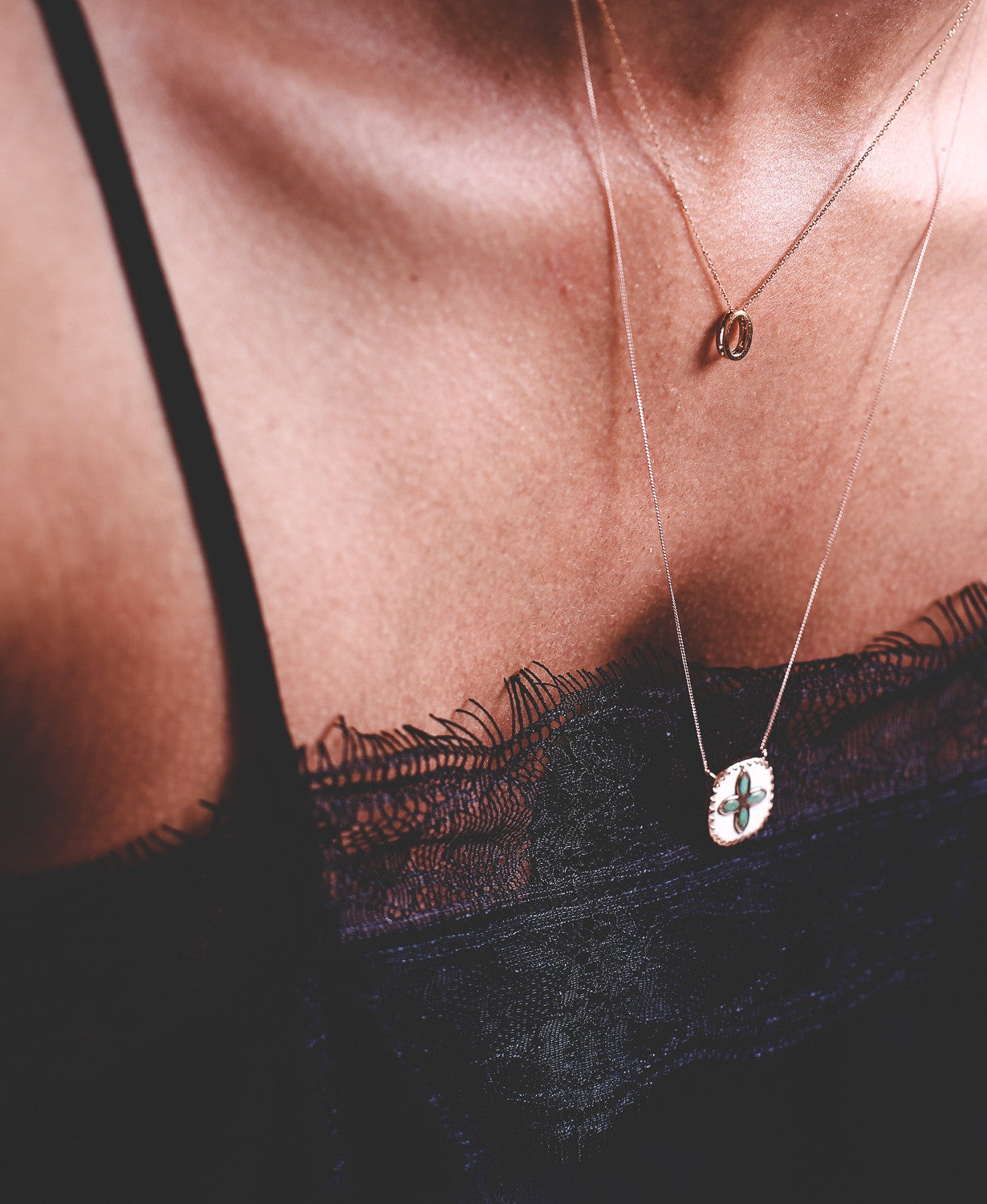 Collier en or jaune - Turquoise & Résine