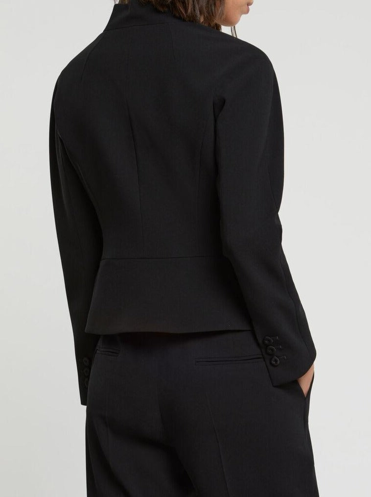 NOIR VESTE