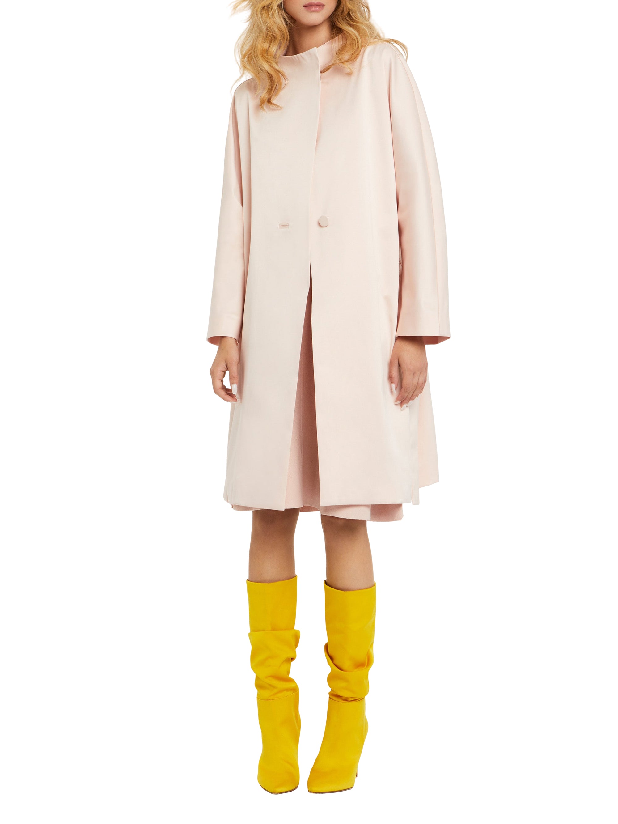 Manteau ceinturé en satin - Beige rose