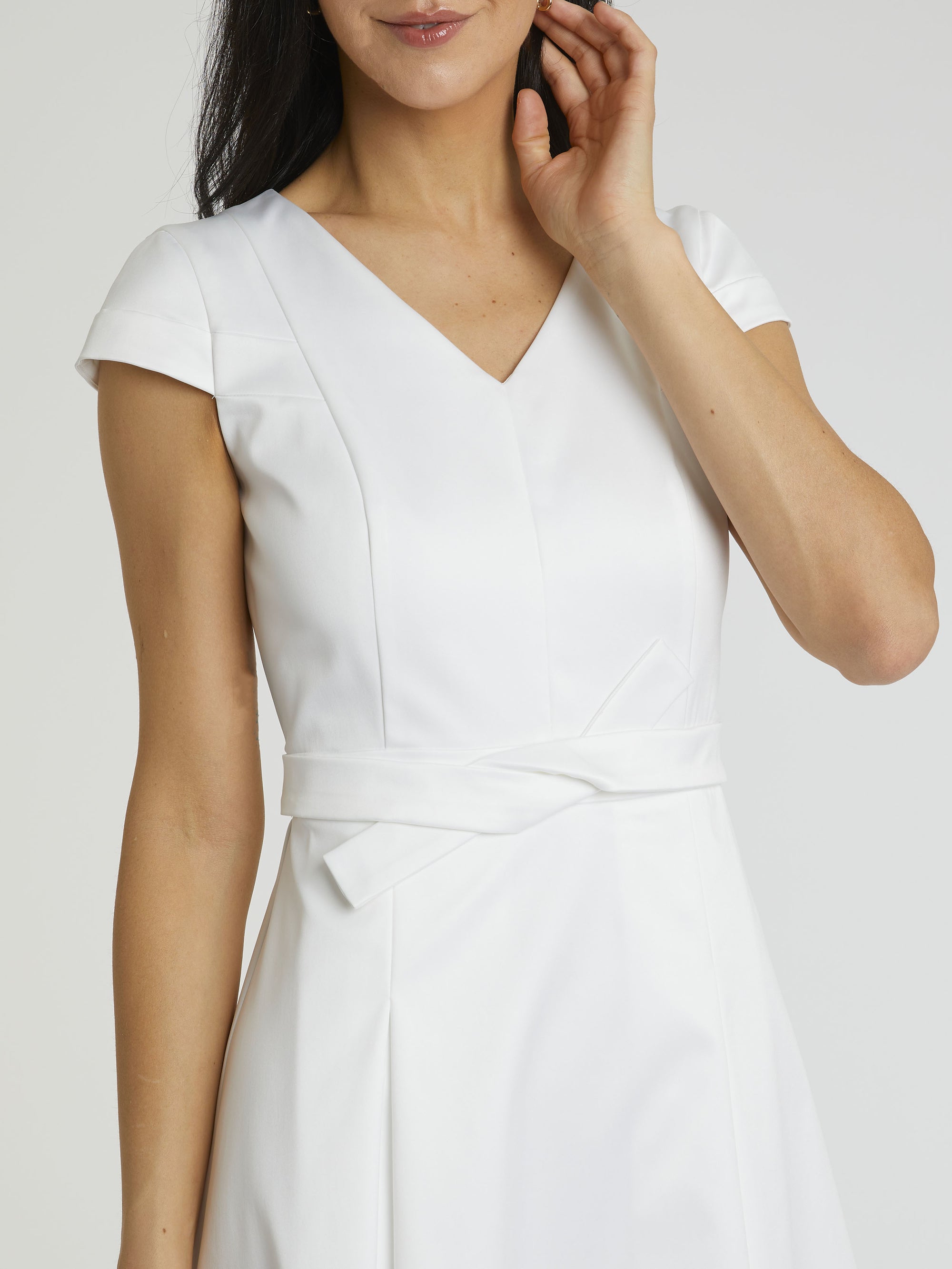 Robe à col en V à manches courtes - Blanc cassé
