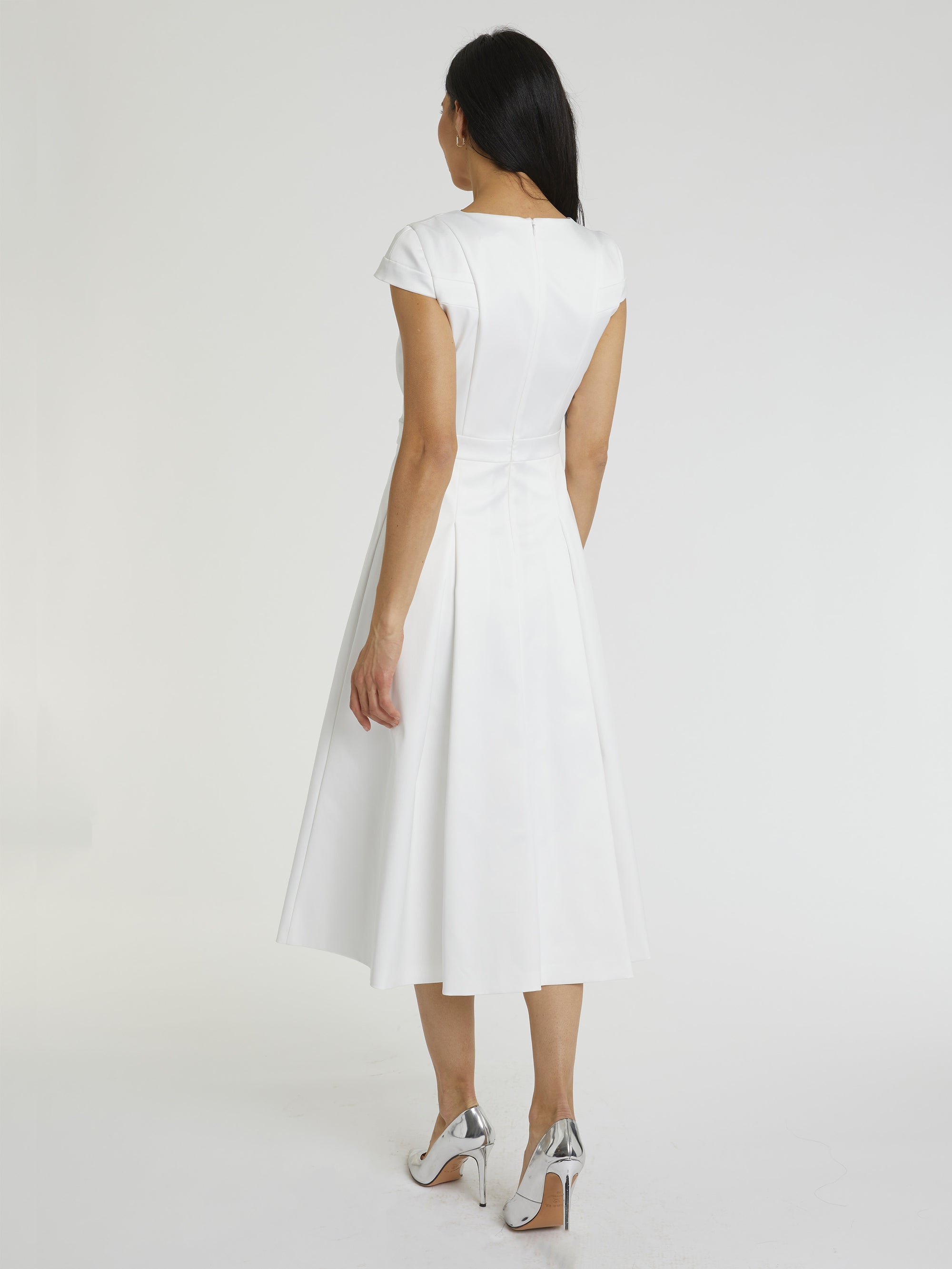Robe à col en V à manches courtes - Blanc cassé