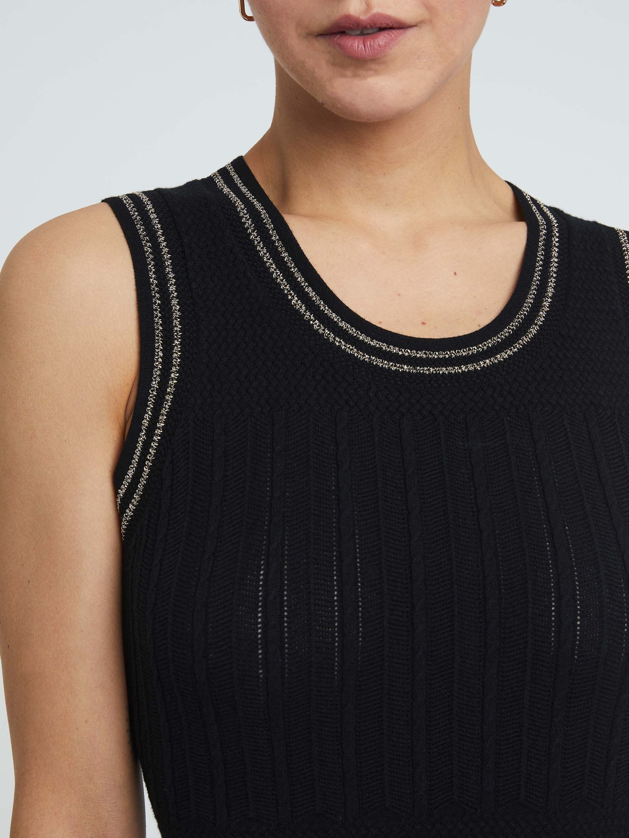 Sleeveless crochet dress - Black