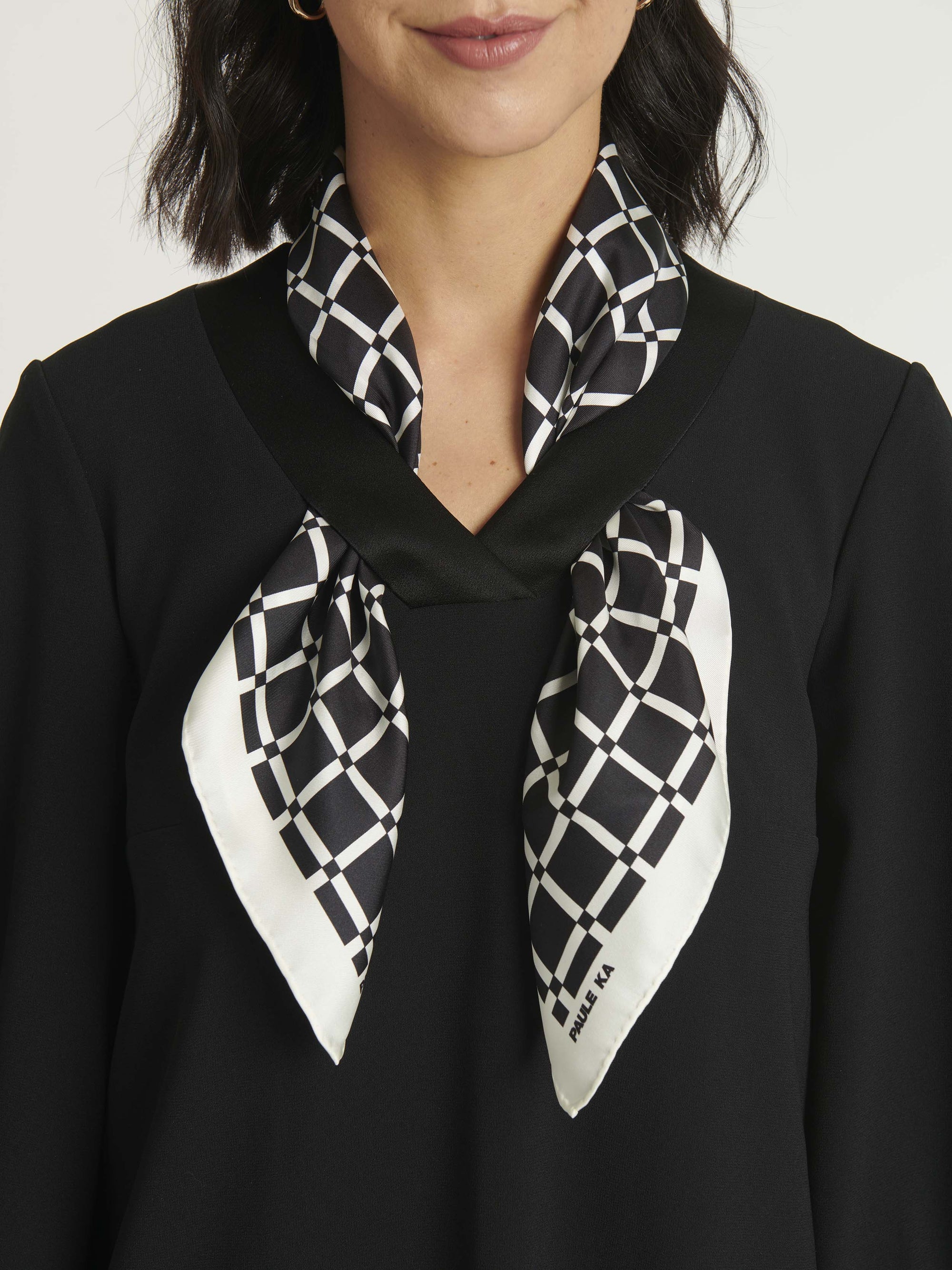 Dress with removable scarf - Black