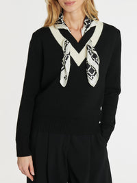NOIR / BLANC CASSE PULL FOULARD