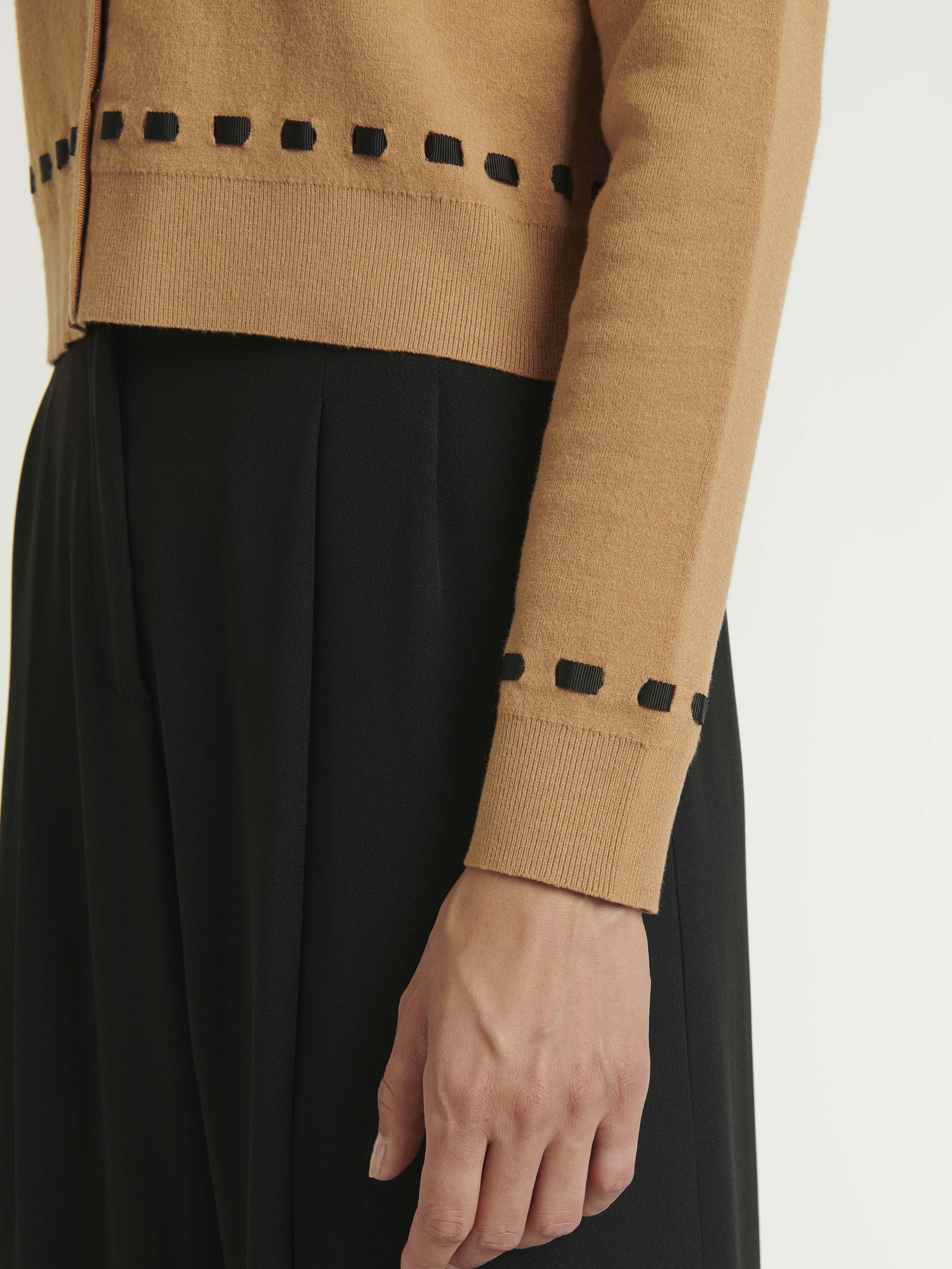 CARAMEL / NOIR CARDIGAN