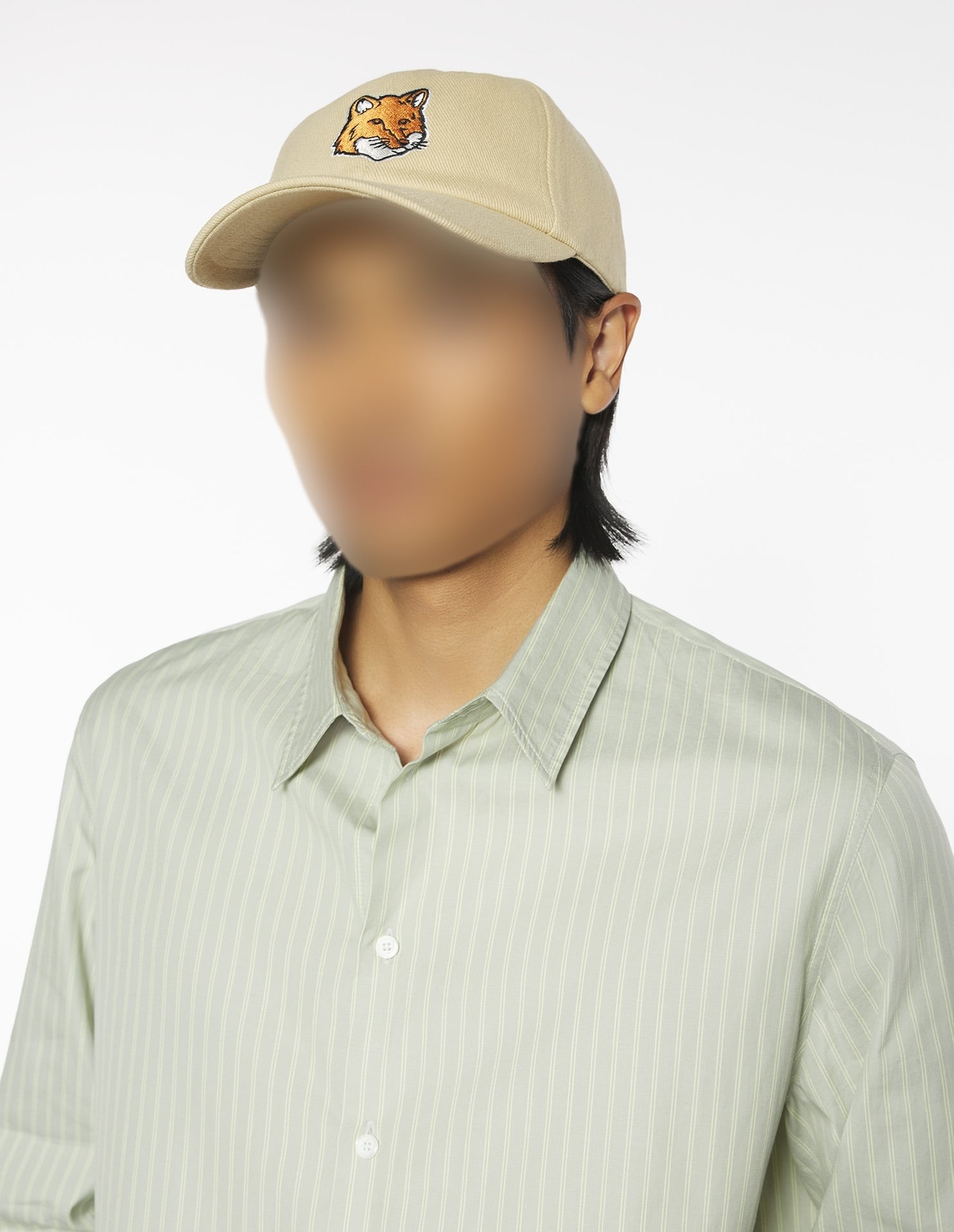 Cap with embroidered badge - Safari