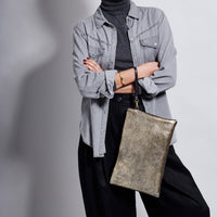 ZZ HORS LIGNE Grande pochette Lou en cuir - Or