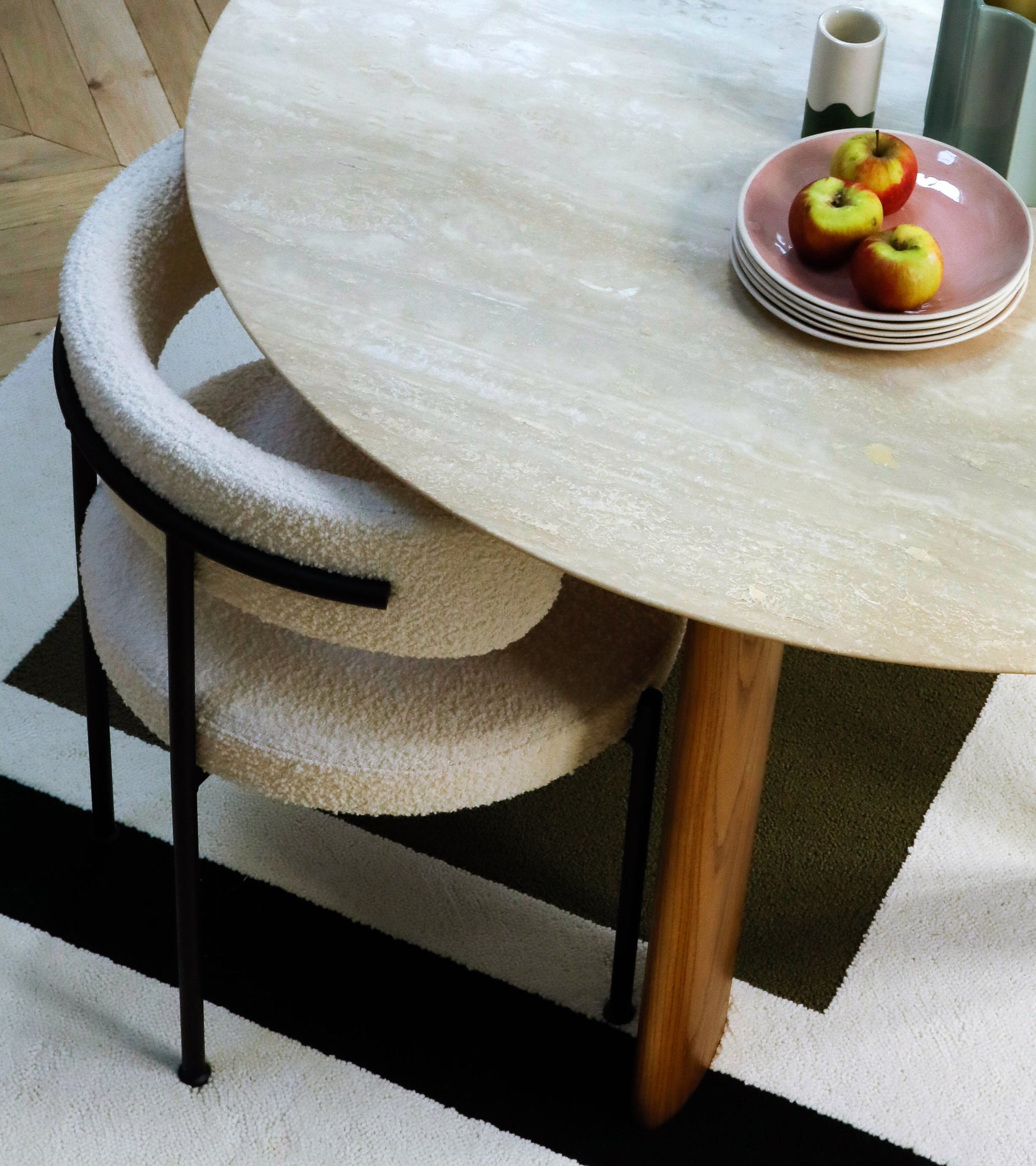 Chaise Libera structure en laine bouclée - Blanc crème