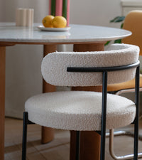 Chaise Libera structure en laine bouclée - Blanc crème