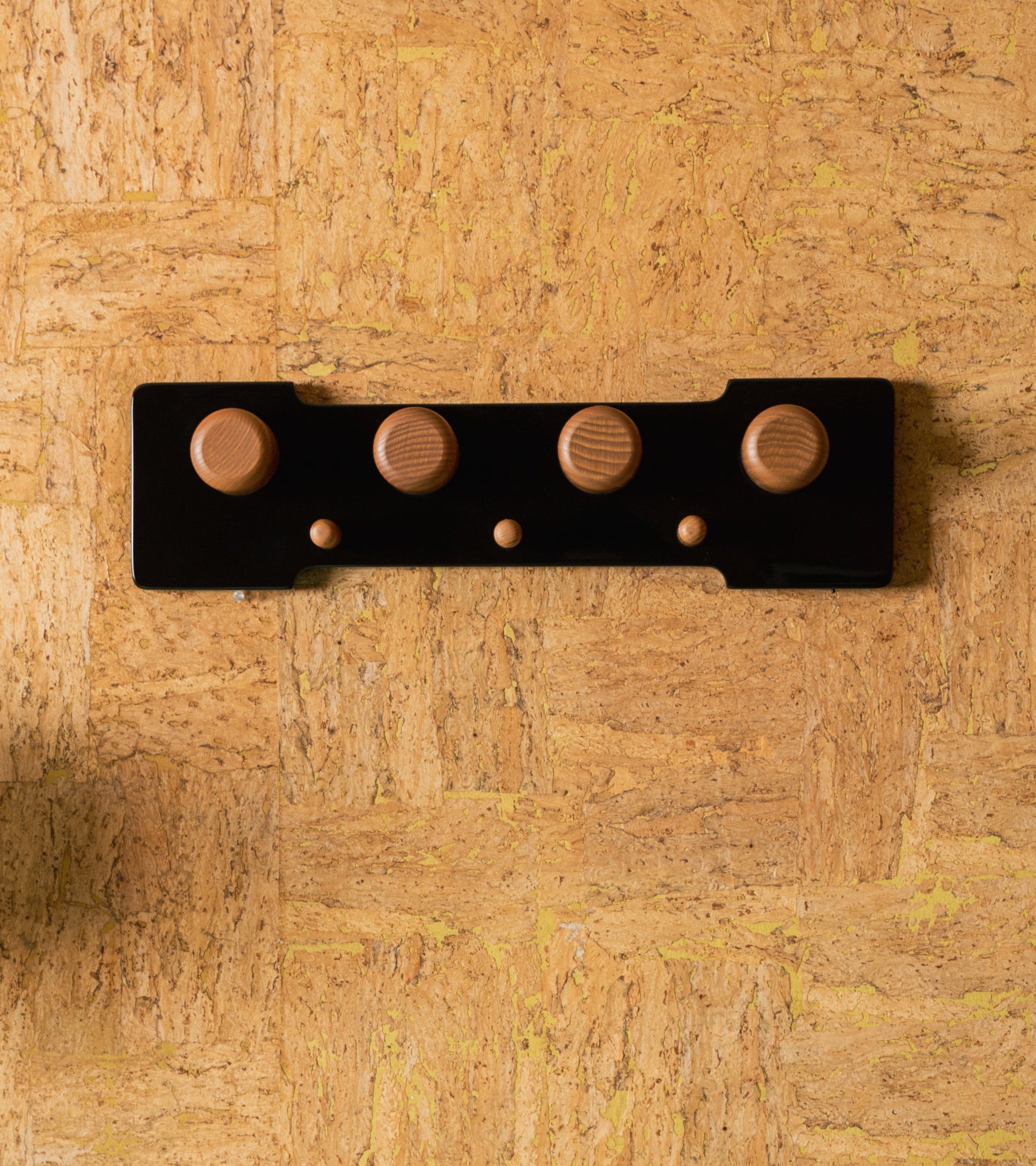 Porte manteau Borsalino en bois - Iroko et Noir