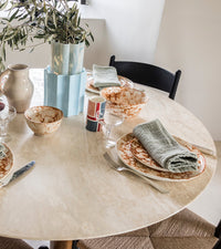 Table Carlotta Alta en bois et travertin - Sable et Marron