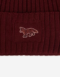 Wool hat with embroidered badge - Red Brown