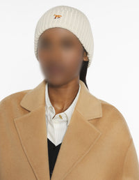 Hat with embroidered badge - Ecru