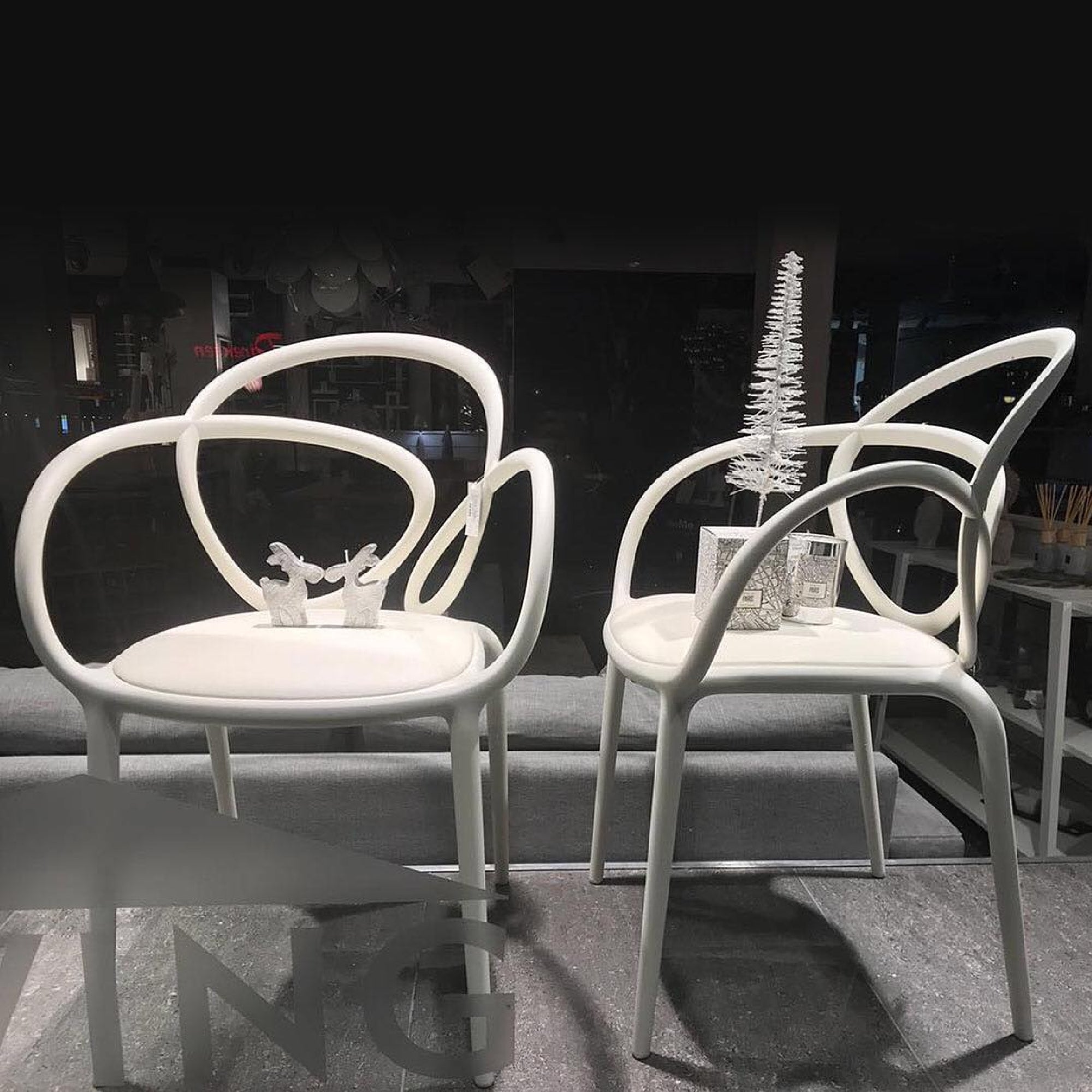 Set of 2 Loop chairs with cushions - White
