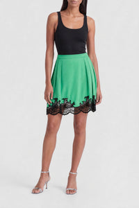 Short skirt in lightweight satin with lace inlay at bottom - Bright Green