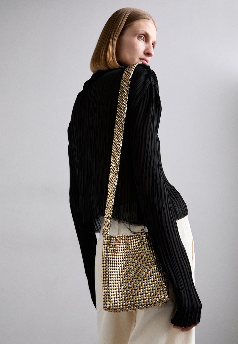GOLD CROSSBODY PIXEL BAG