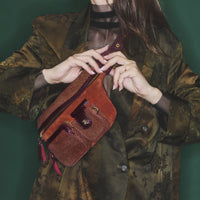 Banane Roméo en cuir de veau - Sekhmet