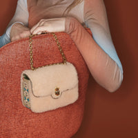 Petit sac Ava en cuir et peau lainée - Beige