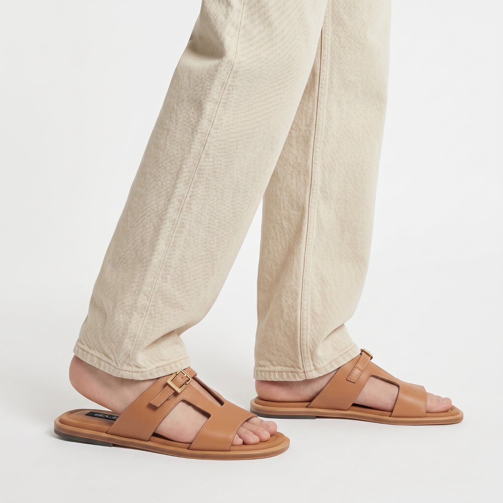 Sandales plates Sr Nora en cuir - Macadamia