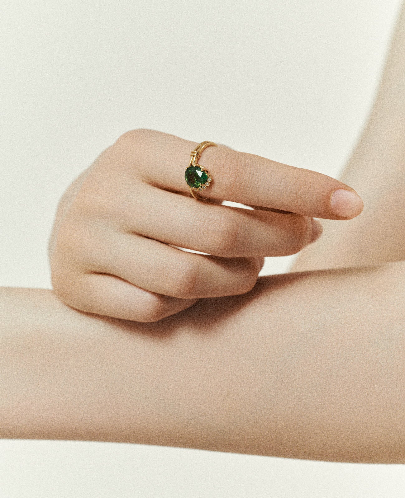 Bague Sun N°2 en or jaune sertie de diamant - Tourmaline Verte