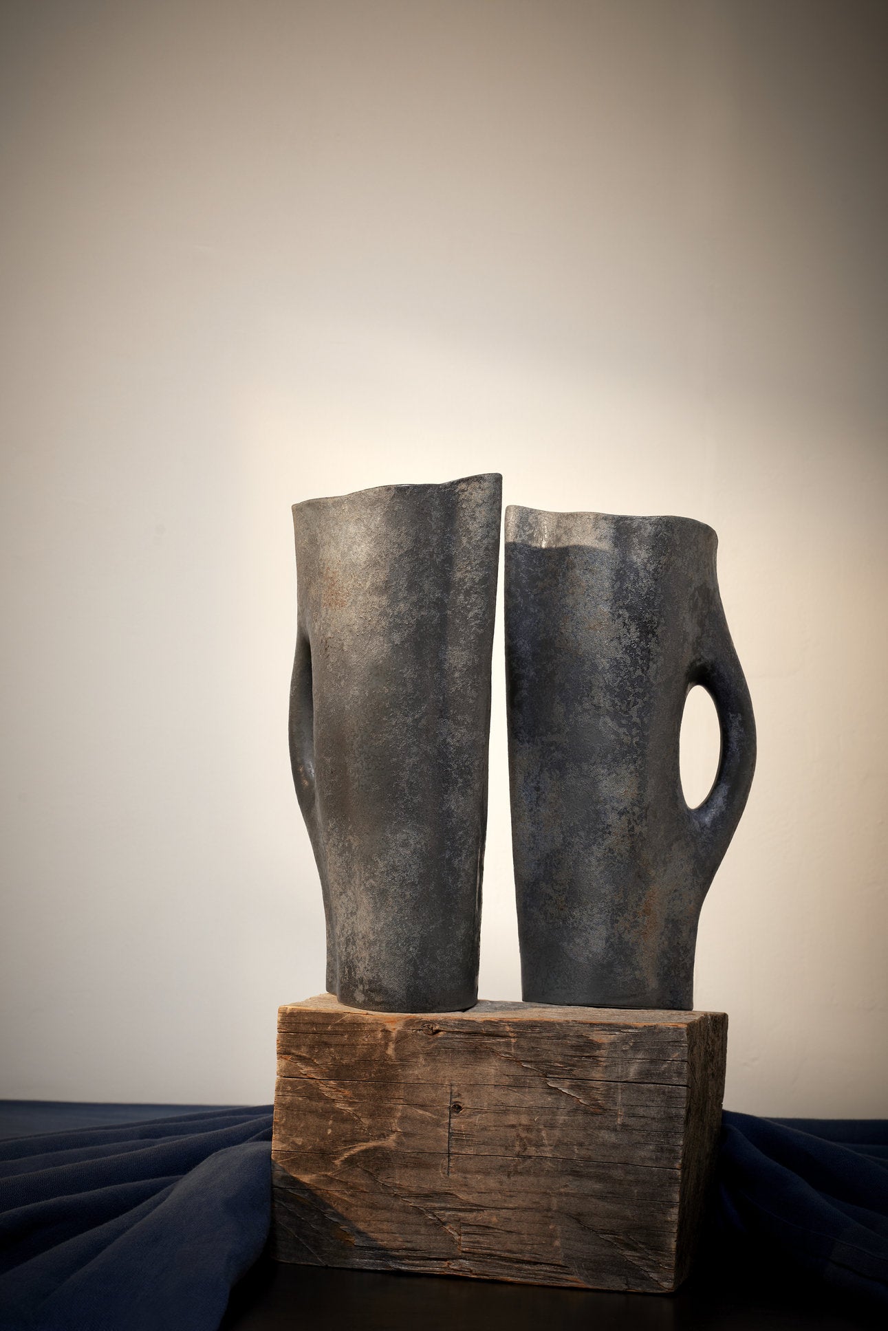 Pichet Timna en porcelaine - Fer vieilli