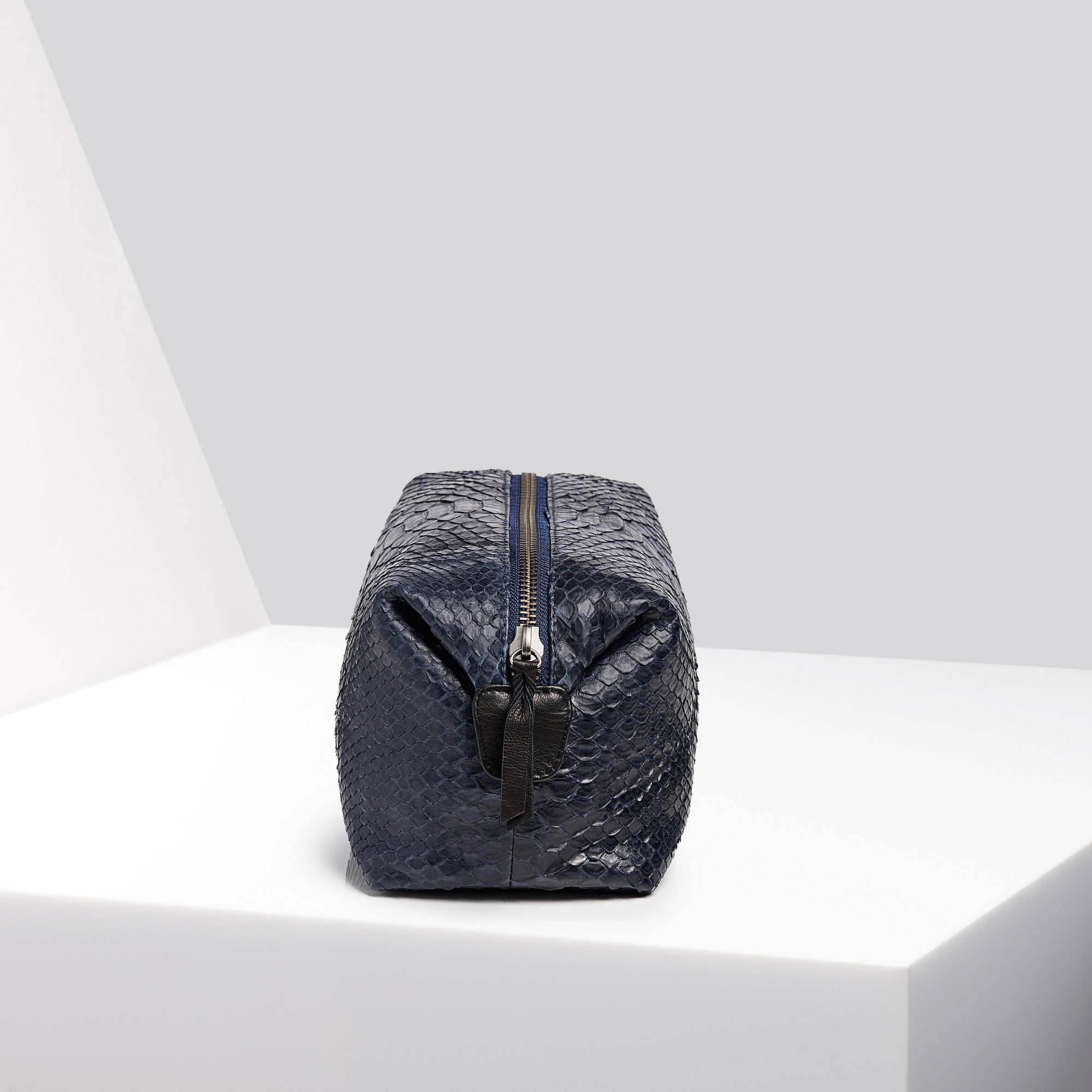 Humphrey large toiletry bag in python - Navy