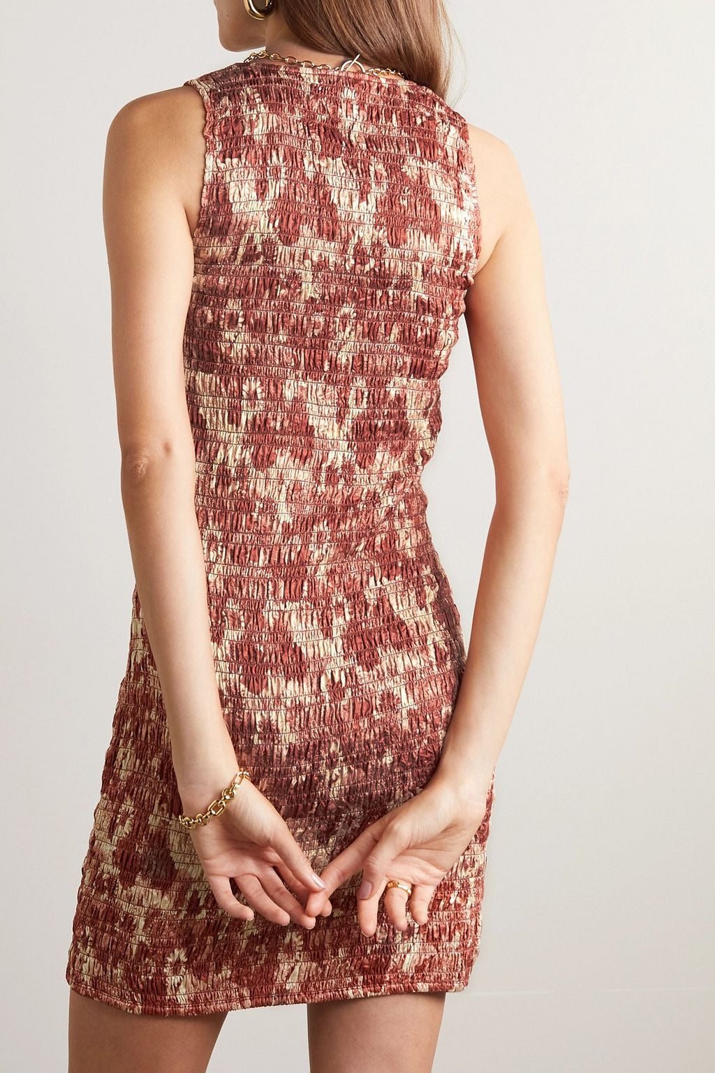 Robe courte smockée et fluide en satin - Marsala